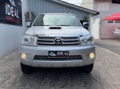 TOYOTA HILUX SW4 3.0 SRV 4X4 7 LUGARES 16V TURBO INTERCOOLER /2010 IDEAL VEÍCULOS LAJEADO / Carros no Vale