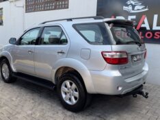 TOYOTA HILUX SW4 3.0 SRV 4X4 7 LUGARES 16V TURBO INTERCOOLER /2010 IDEAL VEÍCULOS LAJEADO / Carros no Vale