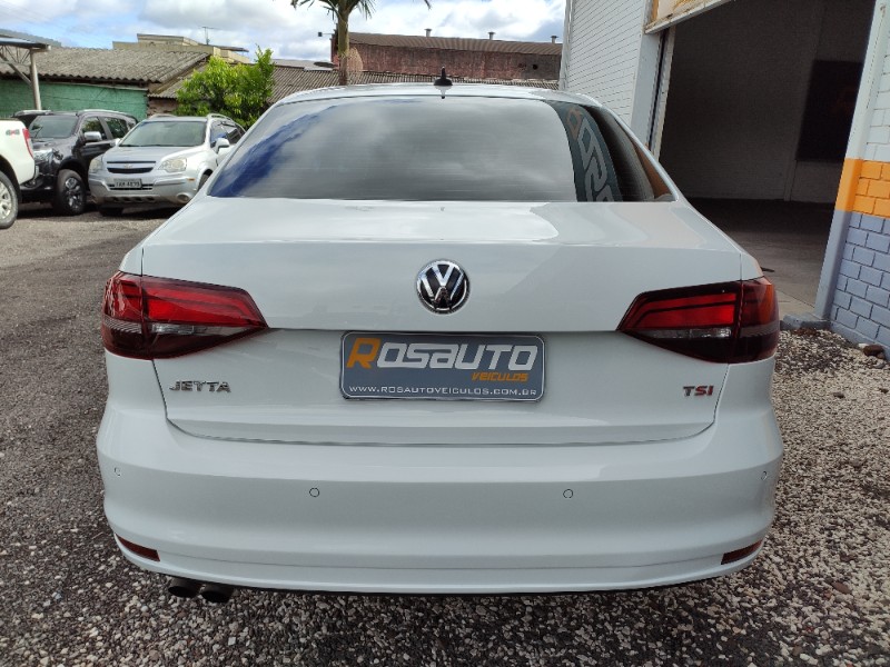 VOLKSWAGEN JETTA 1.4 16V TSI COMFORTLINE GASOLINA 4P TIPTRONIC 2018/2018 ROSAUTO VEÍCULOS VENÂNCIO AIRES / Carros no Vale