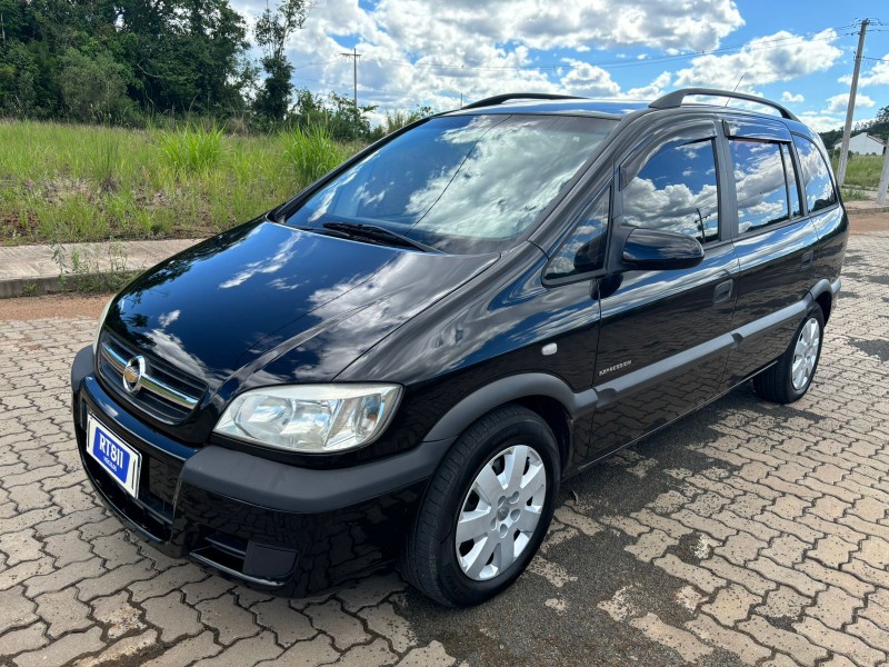 CHEVROLET ZAFIRA EXPRESSION 2.0 /2011 RT 811 VEÍCULOS ARROIO DO MEIO / Carros no Vale