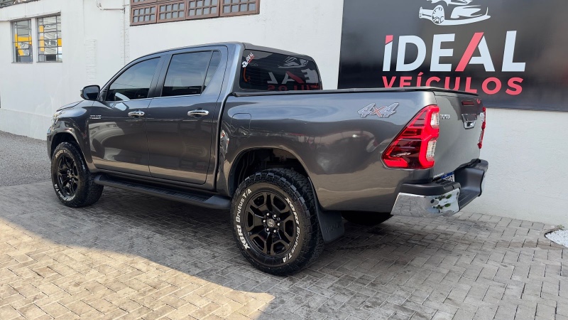 TOYOTA HILUX CABINE DUPLA HILUX CD SRX 4X4 2.8 TDI 16V DIESEL AUT. /2021 IDEAL VEÍCULOS LAJEADO / Carros no Vale