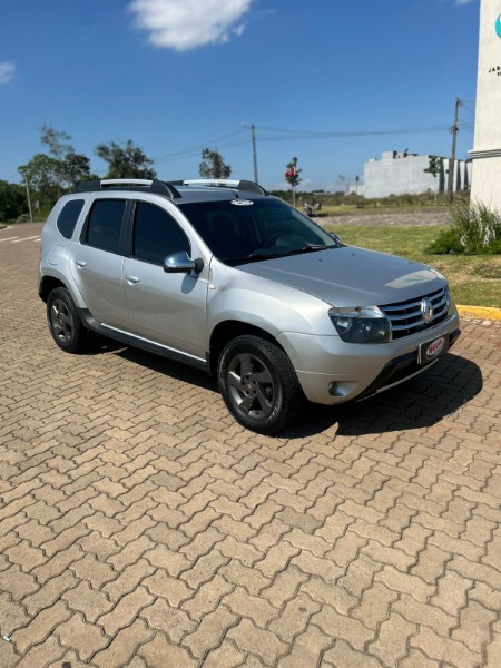 RENAULT DUSTER 2.0 DYNAMIQUE 4X4 2013/2014 NEURI VEÍCULOS LAJEADO / Carros no Vale