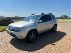 RENAULT DUSTER 2.0 DYNAMIQUE 4X4 2013/2014 NEURI VEÍCULOS LAJEADO / Carros no Vale