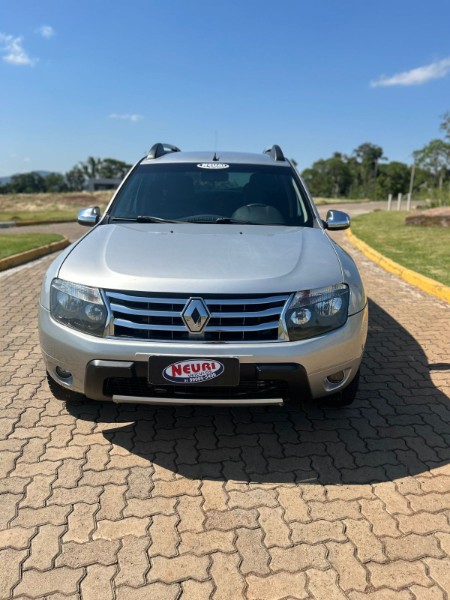 RENAULT DUSTER 2.0 DYNAMIQUE 4X4 2013/2014 NEURI VEÍCULOS LAJEADO / Carros no Vale