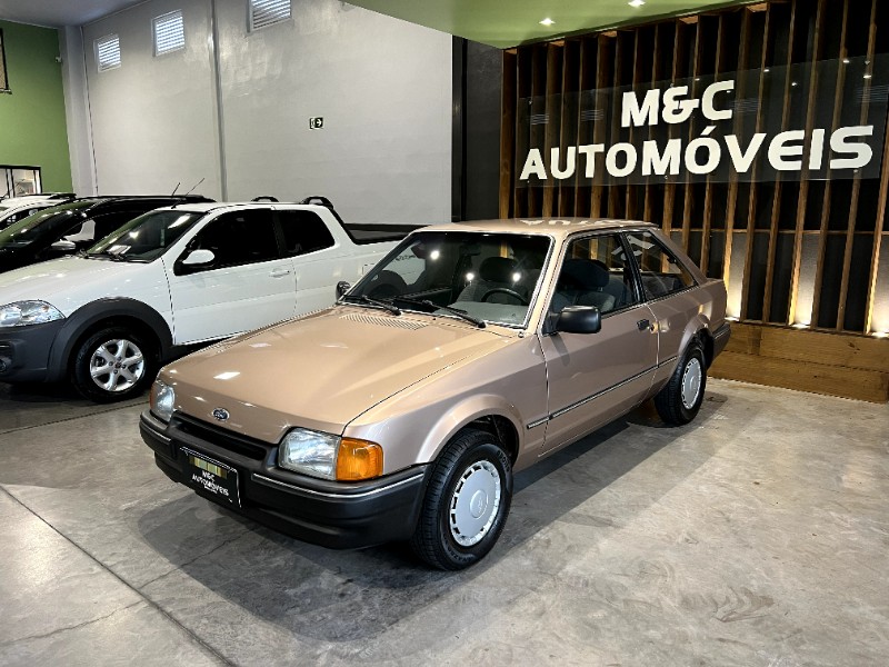 FORD ESCORT 1.8 GL 8V 1990/1990 M&C AUTOMÓVEIS CAXIAS DO SUL / Carros no Vale