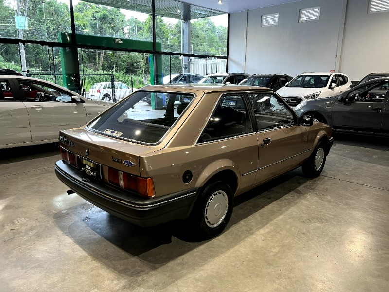 FORD ESCORT 1.8 GL 8V 1990/1990 M&C AUTOMÓVEIS CAXIAS DO SUL / Carros no Vale