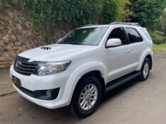 TOYOTA HILUX SW4 SRV 4X4 2014/2015 ESTAÇÃO DO CARRO ESTRELA / Carros no Vale