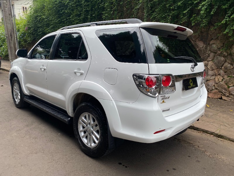 TOYOTA HILUX SW4 SRV 4X4 2014/2015 ESTAÇÃO DO CARRO ESTRELA / Carros no Vale