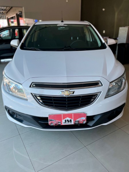 CHEVROLET ONIX 1.0 LT 2013/2014 JM AUTOMÓVEIS VENÂNCIO AIRES / Carros no Vale