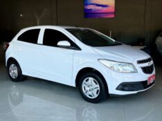 CHEVROLET ONIX 1.0 LT 2013/2014 JM AUTOMÓVEIS VENÂNCIO AIRES / Carros no Vale