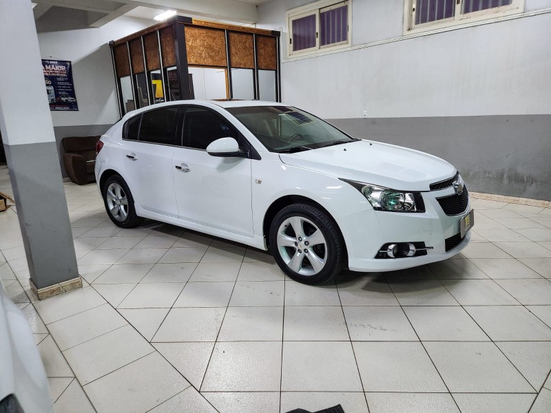 CHEVROLET CRUZE HATCH LTZ 1.8 2013/2014 TS VEÍCULOS ANTA GORDA / Carros no Vale