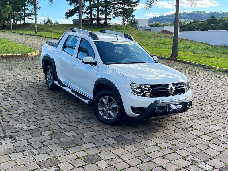 RENAULT OROCH DYNAMIQUE 2.0 AT 2017/2017 BOSCO AUTOMÓVEIS GUAPORÉ / Carros no Vale