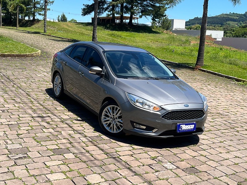 FORD FOCUS SEDAN SE 2.0 AUT 2018/2018 BOSCO AUTOMÓVEIS GUAPORÉ / Carros no Vale