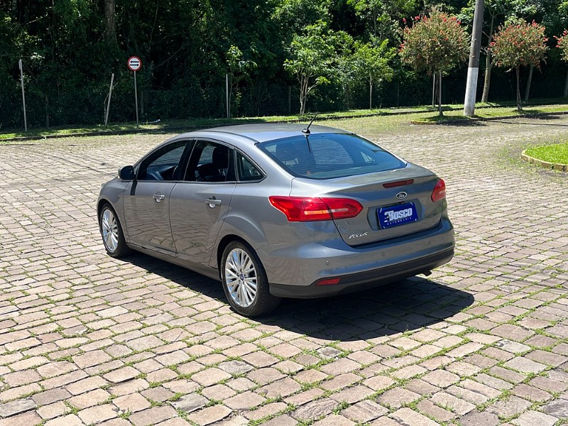 FORD FOCUS SEDAN SE 2.0 AUT 2018/2018 BOSCO AUTOMÓVEIS GUAPORÉ / Carros no Vale