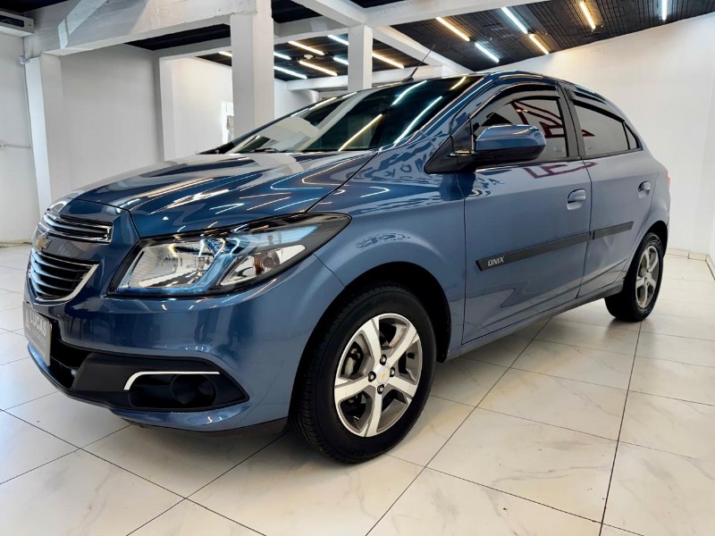 CHEVROLET ONIX 1.4 LT 2015/2015 LUCAS AUTOMÓVEIS BOM RETIRO DO SUL / Carros no Vale