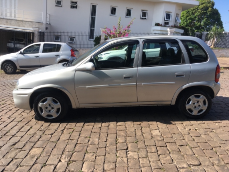 CHEVROLET CORSA 1.0 MILENIUM 2002/2002 COMPLETO VEÍCULOS GUAPORÉ / Carros no Vale