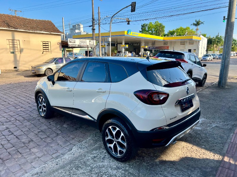 RENAULT CAPTUR 2.0 16V HI-FLEX INTENSE AUTOMÁTICO 2017/2018 AR MULTIMARCAS VENÂNCIO AIRES / Carros no Vale