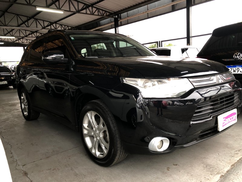 MITSUBISHI OUTLANDER 2.0 2015 2014/2015 SANCCAR VEÍCULOS SANTA CRUZ DO SUL / Carros no Vale