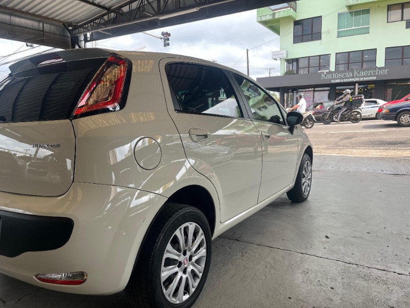 FIAT PUNTO 1.4 ATTRACTIVE 8V 2015/2016 SANCCAR VEÍCULOS SANTA CRUZ DO SUL / Carros no Vale