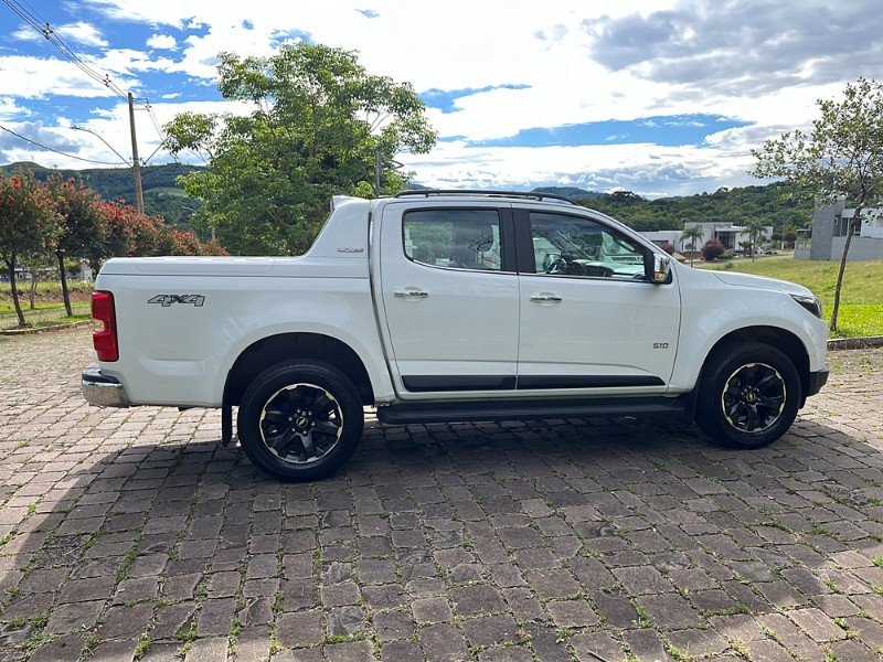 CHEVROLET S10 2.8 HIGH COUNTRY 4X4 CD 16V TURBO DIESEL 4P AUTOMÁTICO 2022/2023 BOSCO AUTOMÓVEIS GUAPORÉ / Carros no Vale