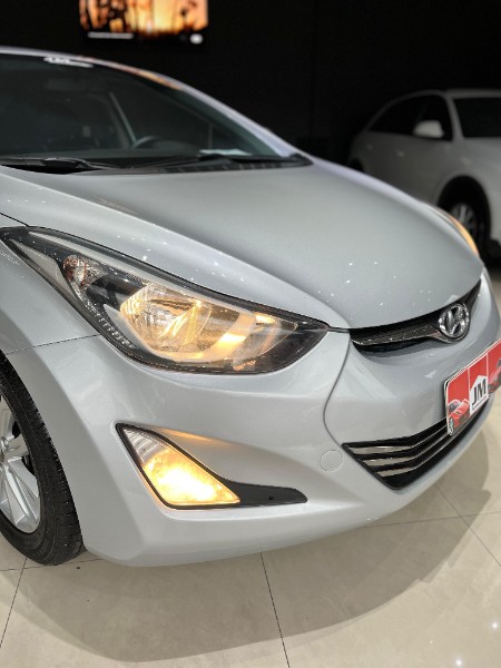 HYUNDAI ELANTRA GLS 2.0 2014/2015 JM AUTOMÓVEIS VENÂNCIO AIRES / Carros no Vale