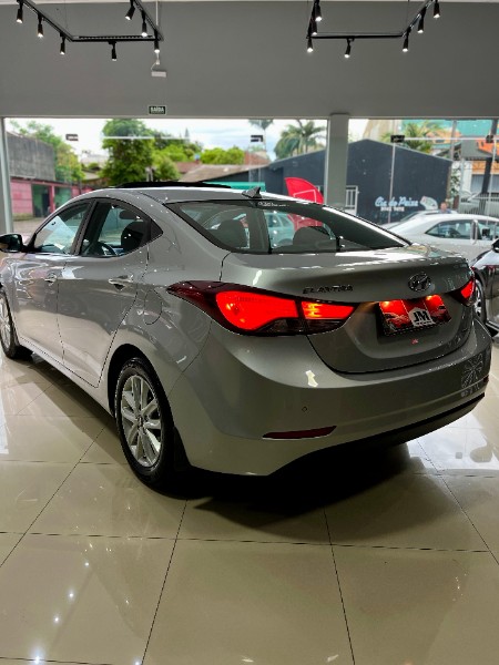 HYUNDAI ELANTRA GLS 2.0 2014/2015 JM AUTOMÓVEIS VENÂNCIO AIRES / Carros no Vale