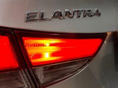 HYUNDAI ELANTRA GLS 2.0 2014/2015 JM AUTOMÓVEIS VENÂNCIO AIRES / Carros no Vale