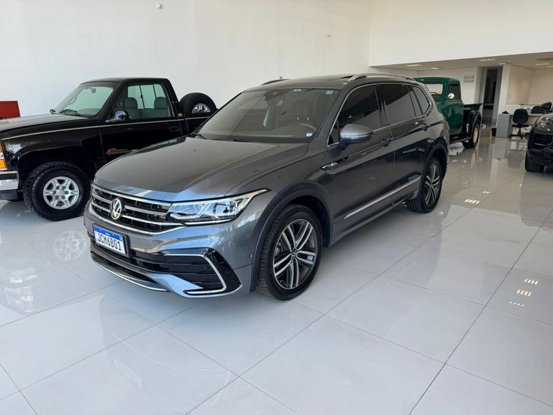 VOLKSWAGEN TIGUAN 2.0 300 TSI GASOLINA ALLSPACE R-LINE AUTOMÁTICO 2023/2024 FÁBIO BERNARDES PORTO ALEGRE / Carros no Vale