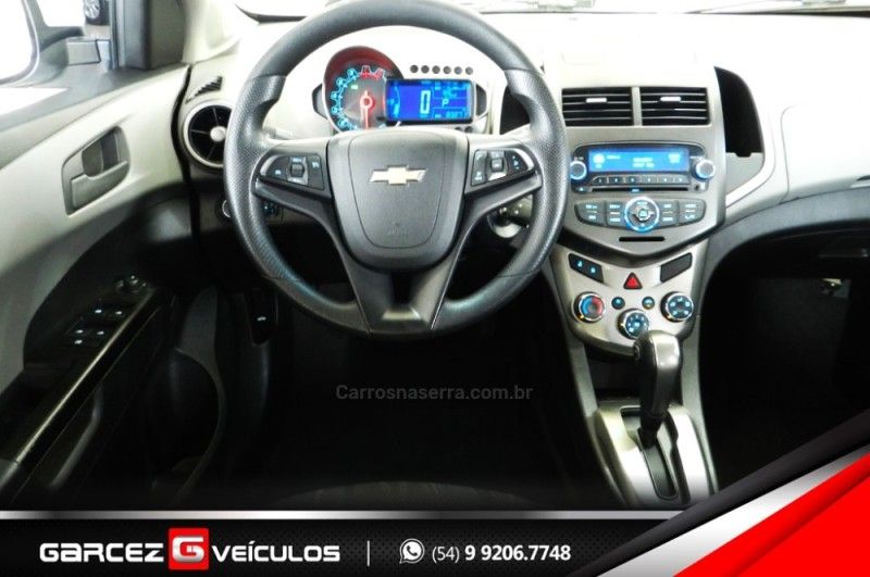 CHEVROLET SONIC 1.6 LT 16V 2013/2014 GARCEZ VEÍCULOS BENTO GONÇALVES / Carros no Vale