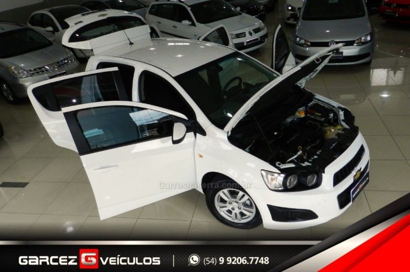 CHEVROLET SONIC 1.6 LT 16V 2013/2014 GARCEZ VEÍCULOS BENTO GONÇALVES / Carros no Vale