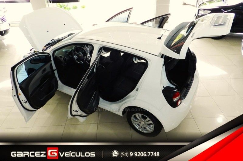 CHEVROLET SONIC 1.6 LT 16V 2013/2014 GARCEZ VEÍCULOS BENTO GONÇALVES / Carros no Vale