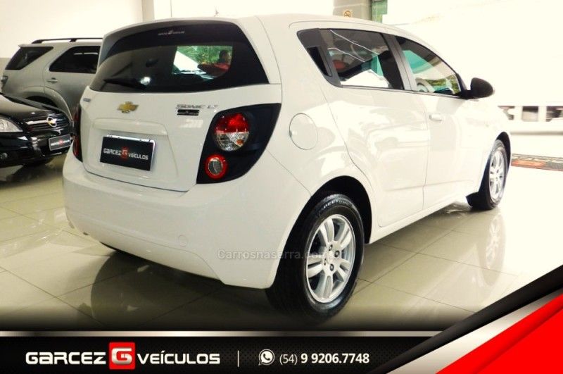 CHEVROLET SONIC 1.6 LT 16V 2013/2014 GARCEZ VEÍCULOS BENTO GONÇALVES / Carros no Vale