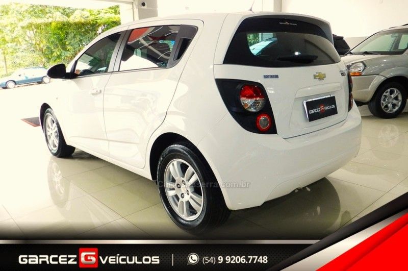 CHEVROLET SONIC 1.6 LT 16V 2013/2014 GARCEZ VEÍCULOS BENTO GONÇALVES / Carros no Vale