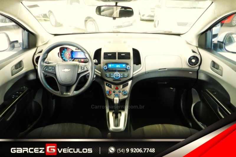 CHEVROLET SONIC 1.6 LT 16V 2013/2014 GARCEZ VEÍCULOS BENTO GONÇALVES / Carros no Vale