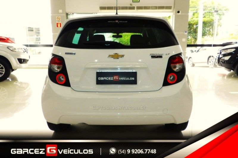 CHEVROLET SONIC 1.6 LT 16V 2013/2014 GARCEZ VEÍCULOS BENTO GONÇALVES / Carros no Vale