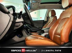 HYUNDAI SANTA FÉ 3.3 MPFI 4X4 7 LUGARES V6 270CV 2013/2014 GARCEZ VEÍCULOS BENTO GONÇALVES / Carros no Vale