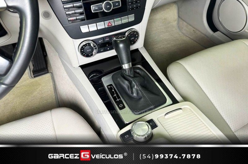 MERCEDES-BENZ C 180 1.6 CGI SPORT 16V TURBO 2013/2014 GARCEZ VEÍCULOS BENTO GONÇALVES / Carros no Vale