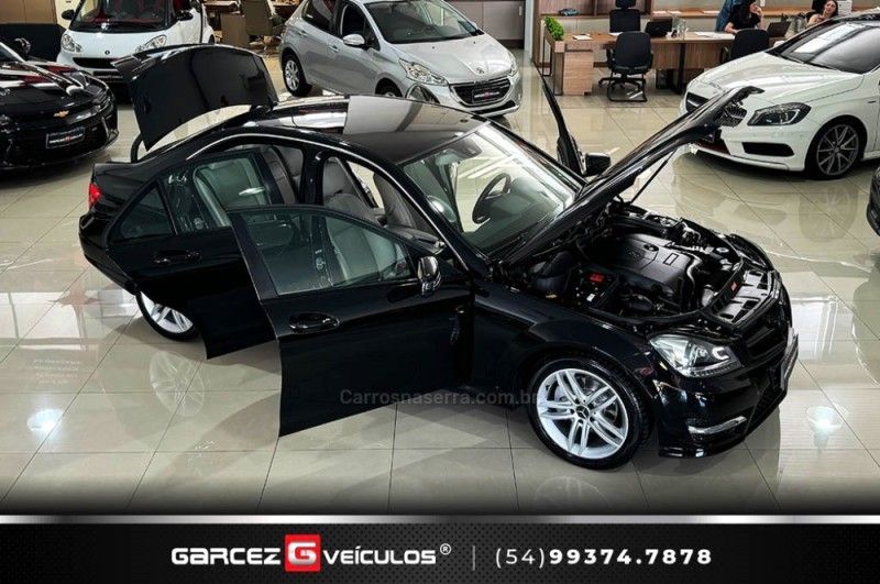 MERCEDES-BENZ C 180 1.6 CGI SPORT 16V TURBO 2013/2014 GARCEZ VEÍCULOS BENTO GONÇALVES / Carros no Vale