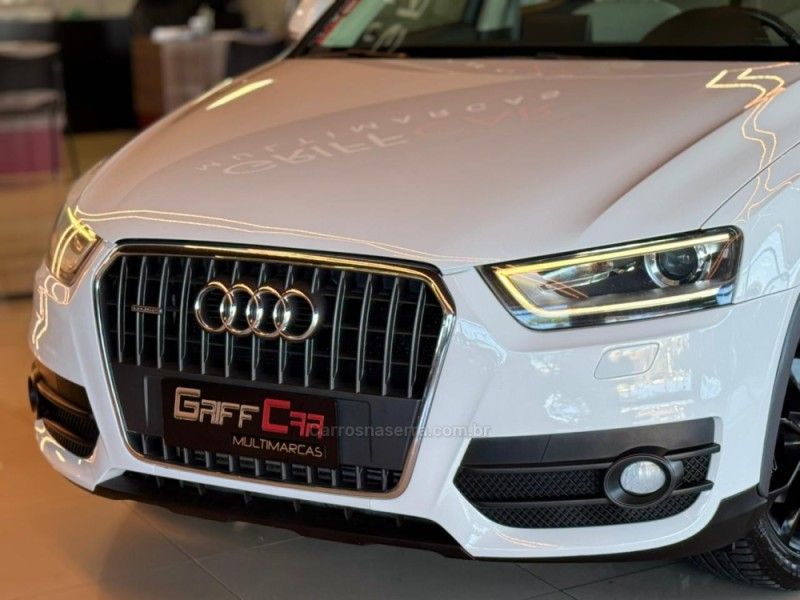 AUDI Q3 2.0 TFSI AMBIENTE QUATTRO S TRONIC 2014/2014 GRIFFCAR MULTIMARCAS DOIS IRMÃOS / Carros no Vale