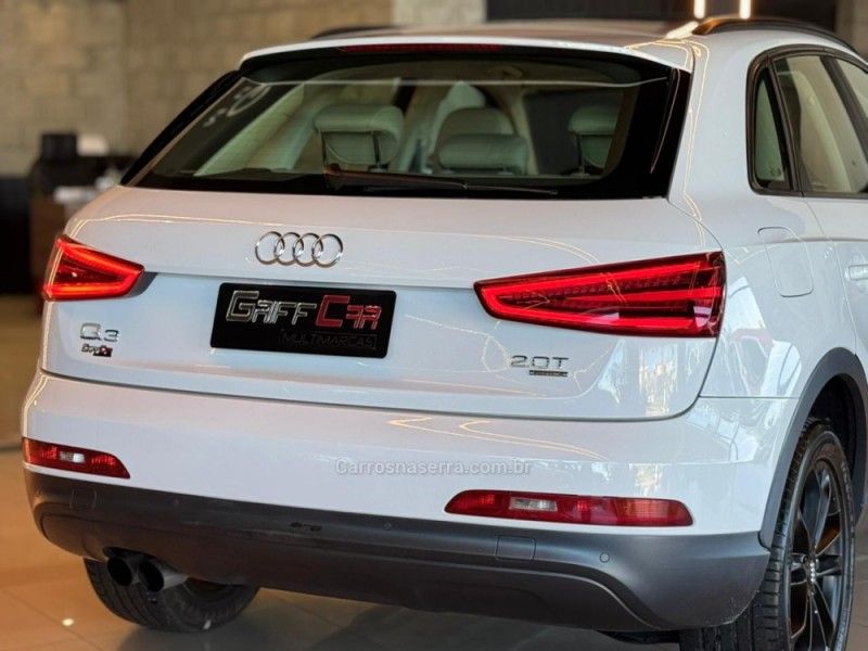 AUDI Q3 2.0 TFSI AMBIENTE QUATTRO S TRONIC 2014/2014 GRIFFCAR MULTIMARCAS DOIS IRMÃOS / Carros no Vale