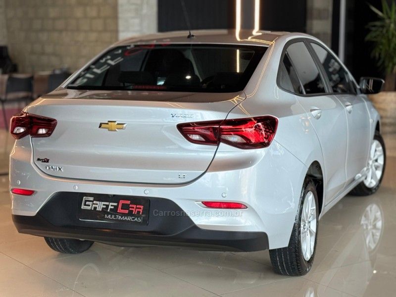 CHEVROLET ONIX 1.0 LT 12V TURBO 2021/2021 GRIFFCAR MULTIMARCAS DOIS IRMÃOS / Carros no Vale