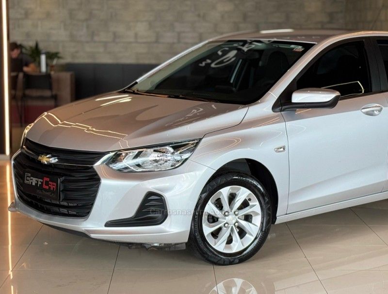 CHEVROLET ONIX 1.0 LT 12V TURBO 2021/2021 GRIFFCAR MULTIMARCAS DOIS IRMÃOS / Carros no Vale