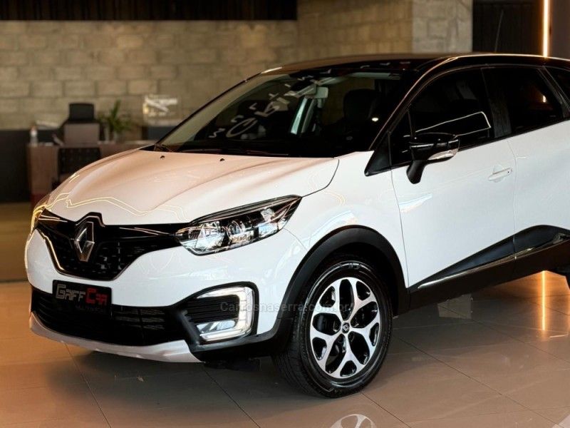 RENAULT CAPTUR 2.0 16V INTENSE 2018/2018 GRIFFCAR MULTIMARCAS DOIS IRMÃOS / Carros no Vale