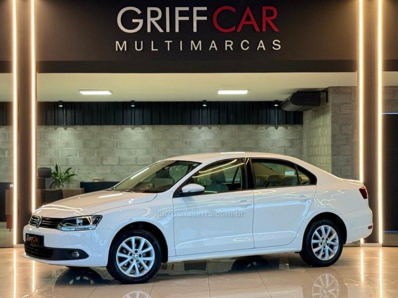 VOLKSWAGEN JETTA 2.0 COMFORTLINE TIPTRONIC 2011/2012 GRIFFCAR MULTIMARCAS DOIS IRMÃOS / Carros no Vale