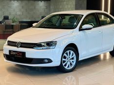 VOLKSWAGEN JETTA 2.0 COMFORTLINE TIPTRONIC 2011/2012 GRIFFCAR MULTIMARCAS DOIS IRMÃOS / Carros no Vale