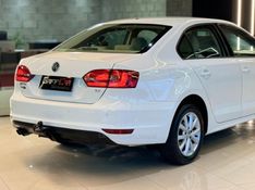 VOLKSWAGEN JETTA 2.0 COMFORTLINE TIPTRONIC 2011/2012 GRIFFCAR MULTIMARCAS DOIS IRMÃOS / Carros no Vale