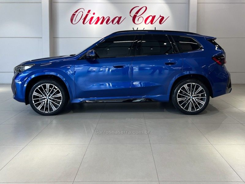 BMW X1 2.0 SDRIVE20I M SPORT 16V TURBO 2023/2024 ÓTIMA CAR FLORES DA CUNHA / Carros no Vale