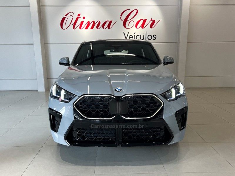 BMW X2 2.0 XDRIVE20I M SPORT 2024/2025 ÓTIMA CAR FLORES DA CUNHA / Carros no Vale