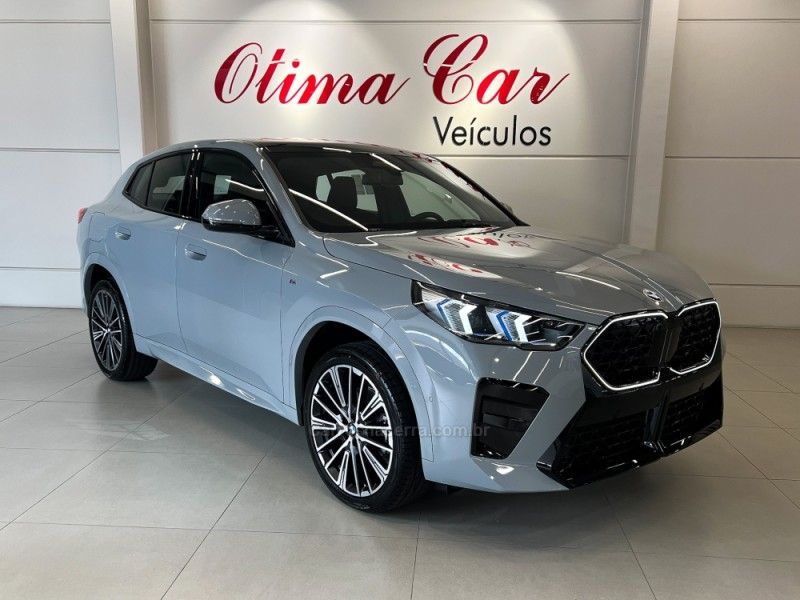 BMW X2 2.0 XDRIVE20I M SPORT 2024/2025 ÓTIMA CAR FLORES DA CUNHA / Carros no Vale