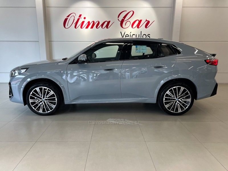 BMW X2 2.0 XDRIVE20I M SPORT 2024/2025 ÓTIMA CAR FLORES DA CUNHA / Carros no Vale